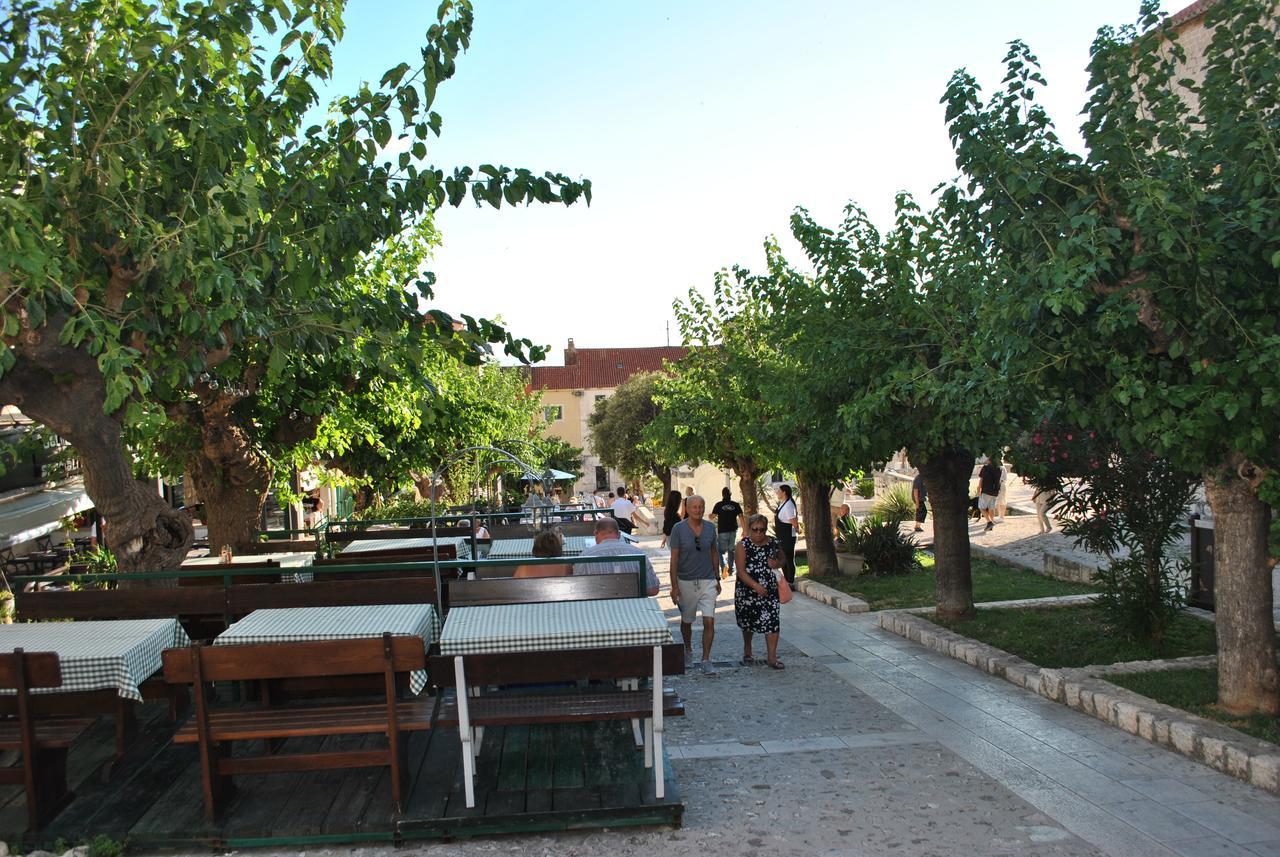 Apartment On The Square Makarska Exterior foto