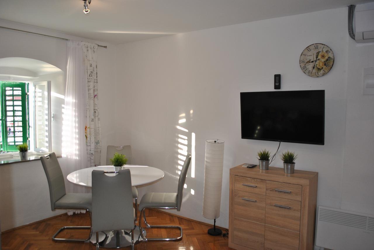 Apartment On The Square Makarska Exterior foto